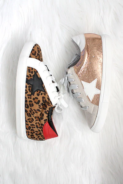 Metallic Lace Up Low Top Star Sneakers-Silver 3 Metallic Lace Up Low Top Star Sneakers-Silver - Image 3