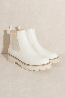 Chelsea Ankle Boots With Lug Sole-White